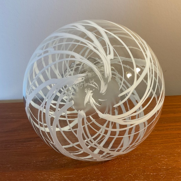 Art Glass Handblown Vase with White Swirl Pattern - Signed P. Stanley - Canada - Picture 10 of 15